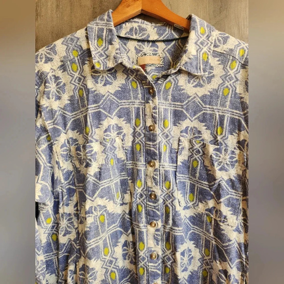 Anthropologie Blue and White Button Down Shirt - Picture 4 of 7